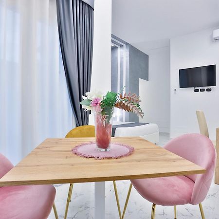 Hotiday Room Collection - Napoli Sant'Arcangelo מראה חיצוני תמונה