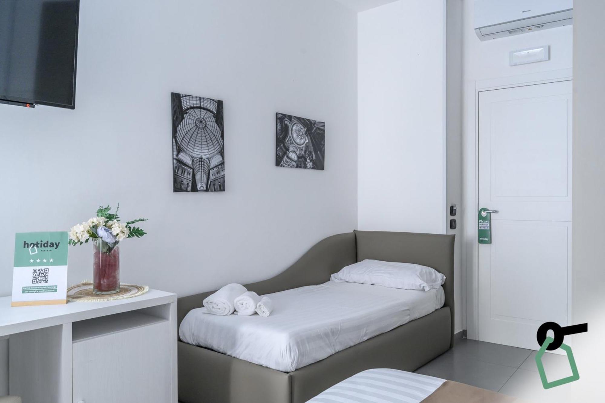 Hotiday Room Collection - Napoli Sant'Arcangelo מראה חיצוני תמונה