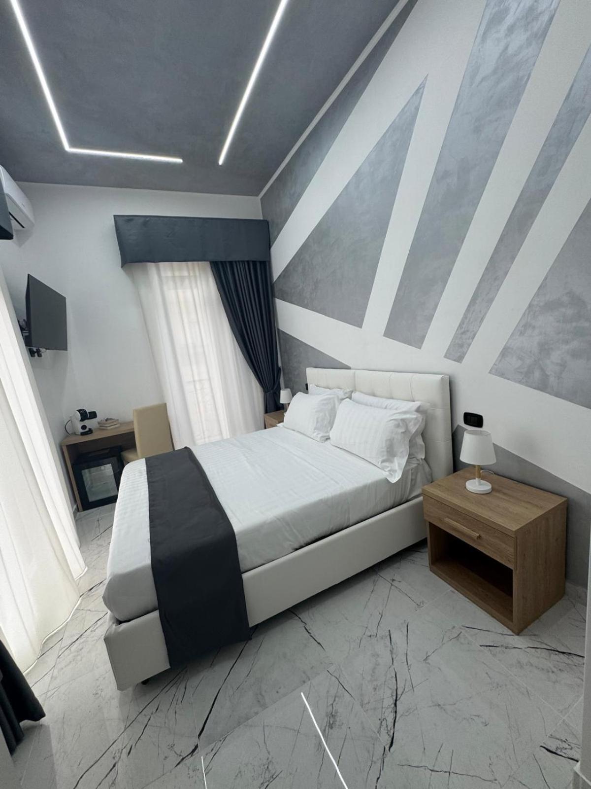 Hotiday Room Collection - Napoli Sant'Arcangelo מראה חיצוני תמונה