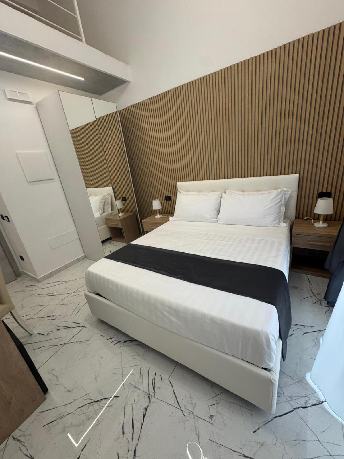 Hotiday Room Collection - Napoli Sant'Arcangelo מראה חיצוני תמונה